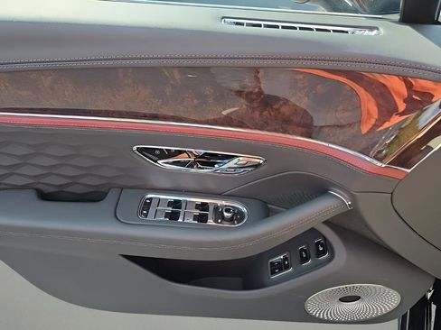 New 2025 Bentley Flying Spur Plug-In Hybrid image 18