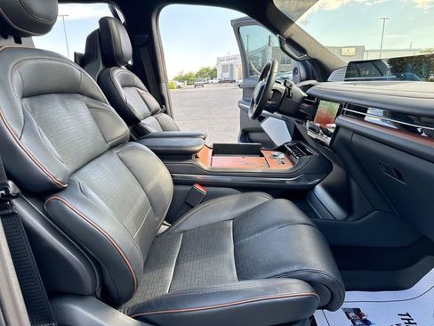 Used 2025 Lincoln Navigator Black Label image 23