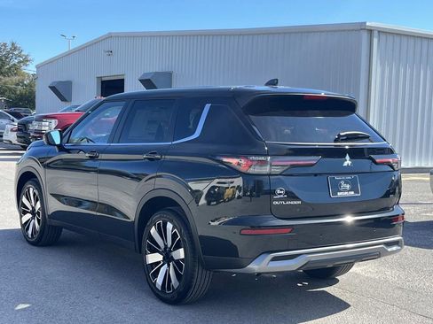 New 2026 Mitsubishi Outlander SE FWD image 3