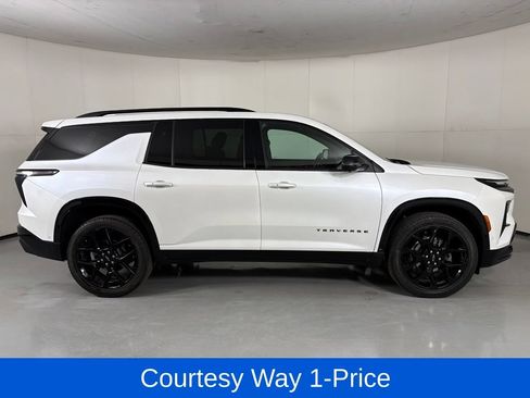 Used 2024 Chevrolet Traverse RS w/ LPO, Floor Liner Package AWD/4WD image 12