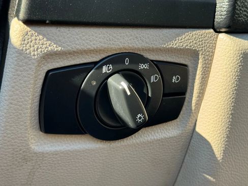 Used 2011 BMW 128i Convertible image 28