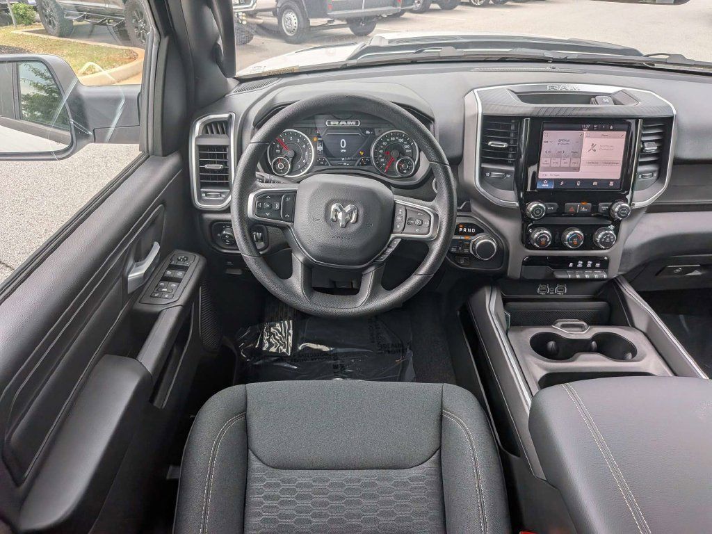 New 2026 RAM 1500 Express AWD/4WD image 17