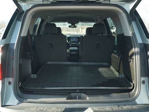 Used 2023 GMC Acadia SLE w/ Driver Convenience Package image 18