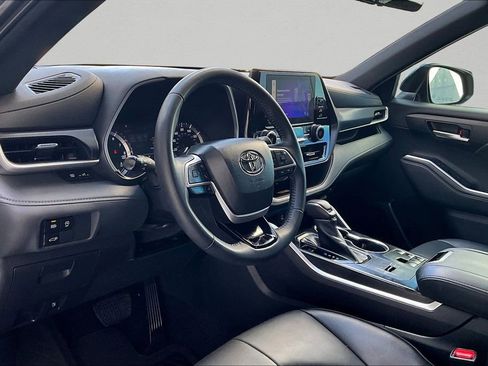 Used 2023 Toyota Highlander XSE image 17