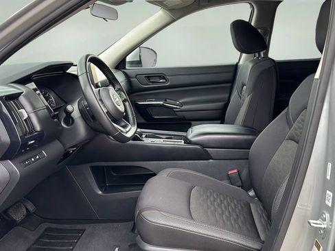 Used 2025 Nissan Pathfinder SV FWD image 21