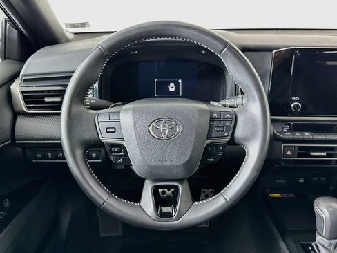 Used 2025 Toyota Camry SE FWD image 18