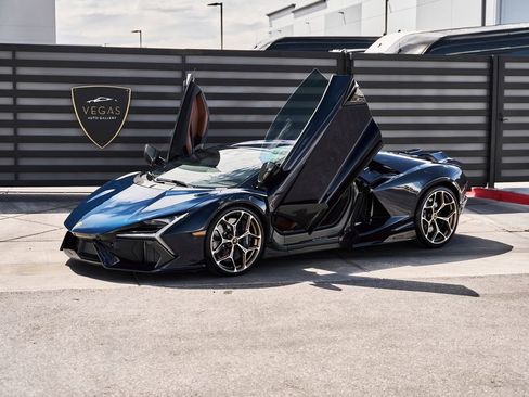 Used 2025 Lamborghini Revuelto AWD/4WD image 5