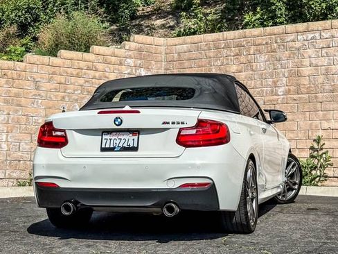 Used 2016 BMW M235i Convertible image 23