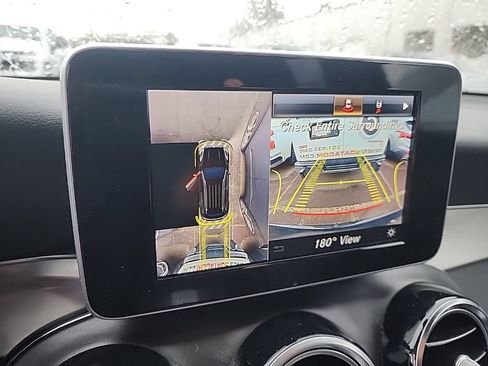 Used 2019 Mercedes-Benz GLC 300 4MATIC image 4