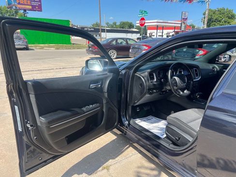 Used 2019 Dodge Charger SXT image 8