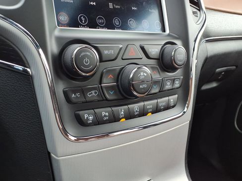 Used 2018 Jeep Grand Cherokee Summit image 21