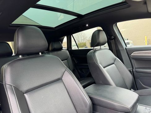 Used 2020 Volkswagen Atlas Cross Sport SE w/ Panoramic Sunroof Package image 27