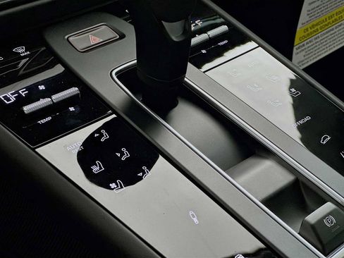 New 2026 Porsche Macan Turbo image 21