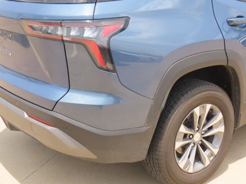 Used 2025 Chevrolet Equinox LT w/ Convenience Package II FWD image 10