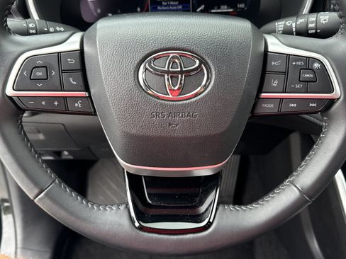 Certified 2025 Toyota Highlander XSE AWD/4WD image 13