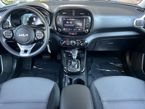 Used 2024 Kia Soul LX w/ Option Group 015 FWD image 3