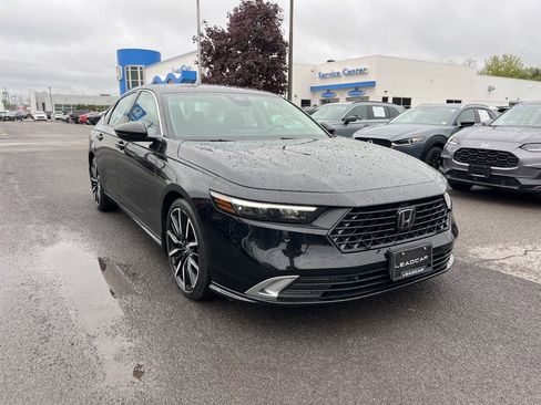 Used 2023 Honda Accord Touring image 6