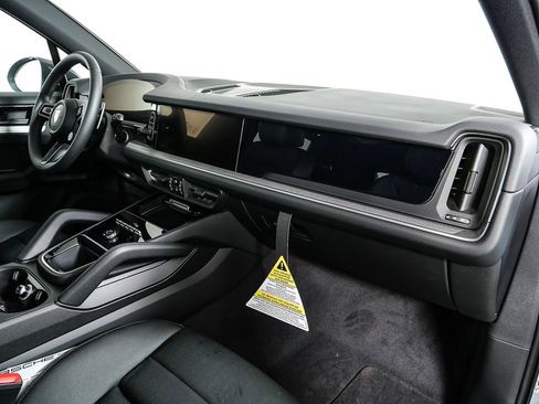 New 2026 Porsche Cayenne image 25
