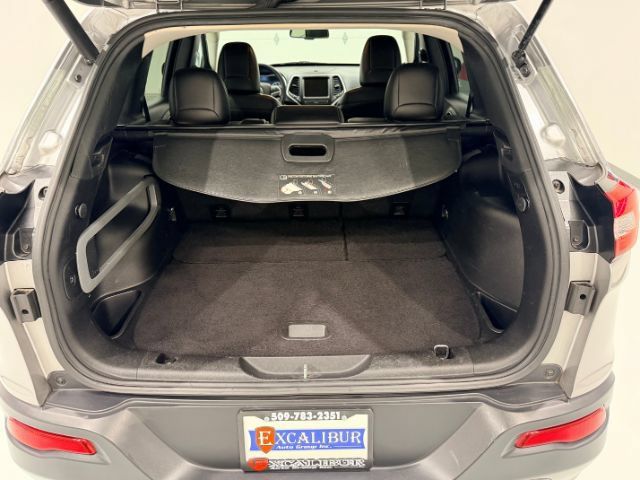 Used 2015 Jeep Cherokee Trailhawk w/ Comfort/Convenience Group AWD/4WD image 50