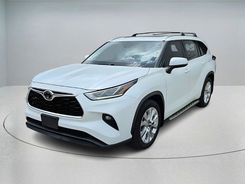 Used 2022 Toyota Highlander Limited AWD/4WD image 1