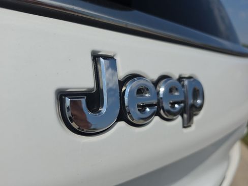 Used 2024 Jeep Compass Latitude AWD/4WD image 15
