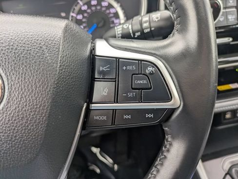 Used 2024 Toyota Highlander XLE AWD/4WD image 25