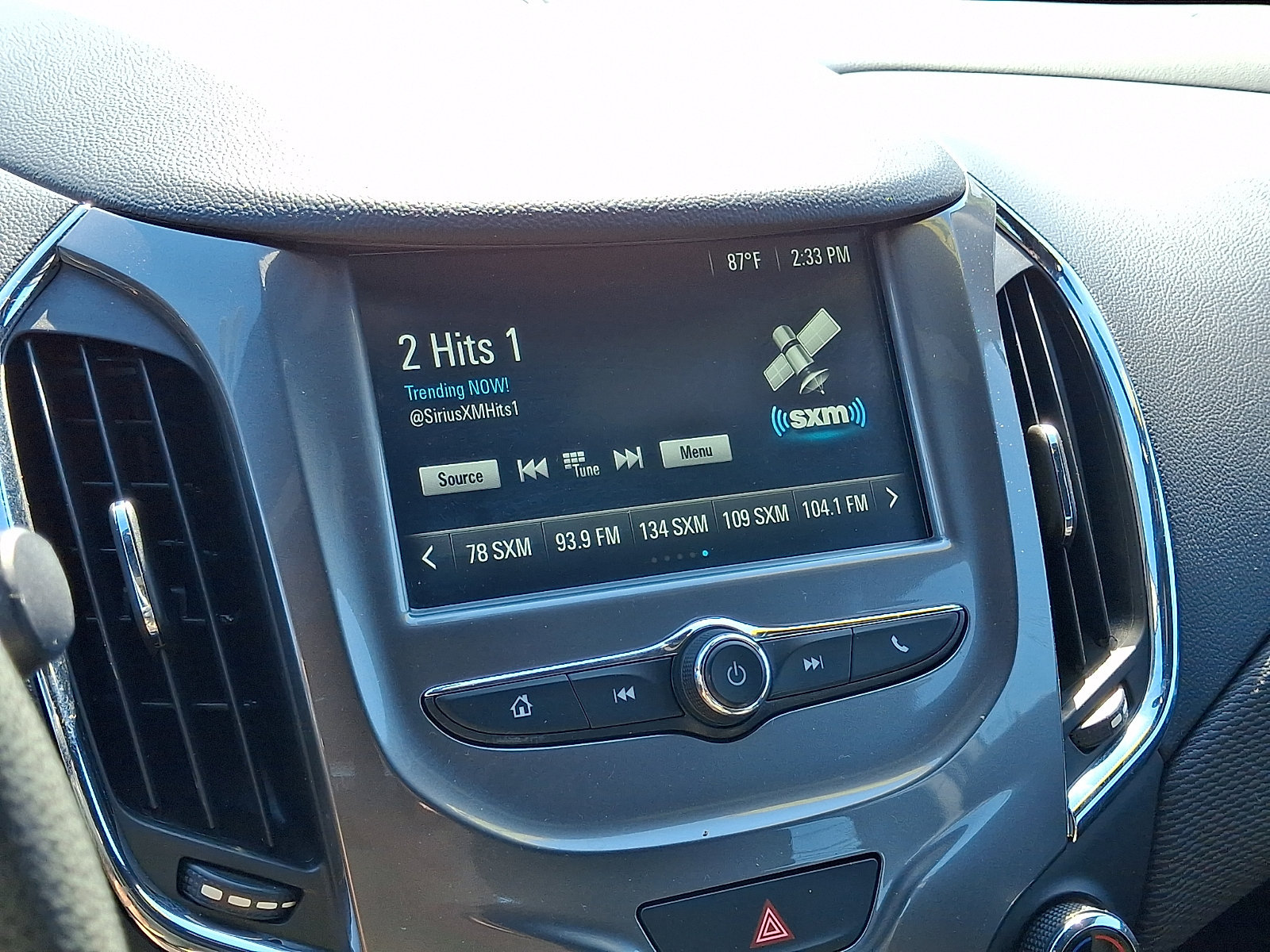 Used 2017 Chevrolet Cruze LT w/ Convenience Package FWD image 18