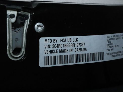 Used 2024 Chrysler Pacifica Touring-L FWD image 19