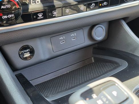 Used 2025 Nissan Rogue SV image 31