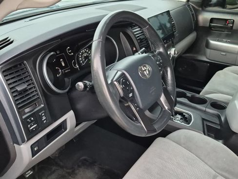 Used 2019 Toyota Sequoia SR5 AWD/4WD image 10
