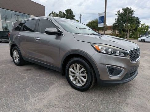 Used 2018 Kia Sorento L FWD image 2