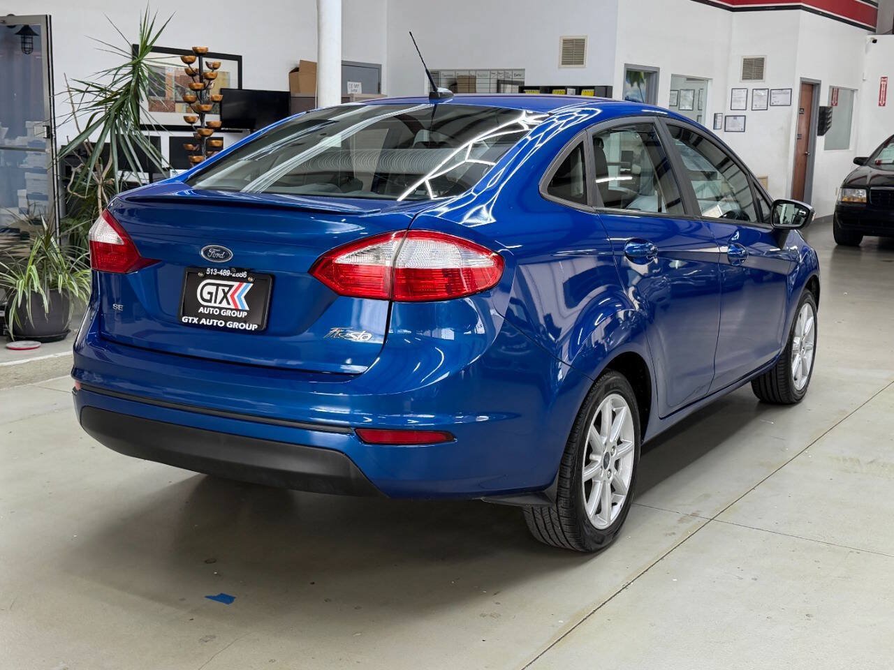 Used 2018 Ford Fiesta SE w/ Equipment Group 201A FWD image 2
