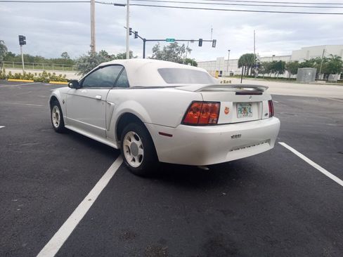 Used 1999 Ford Mustang Convertible image 4