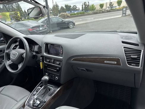 Used 2016 Audi Q5 2.0T Premium Plus w/ Technology Package AWD/4WD image 19