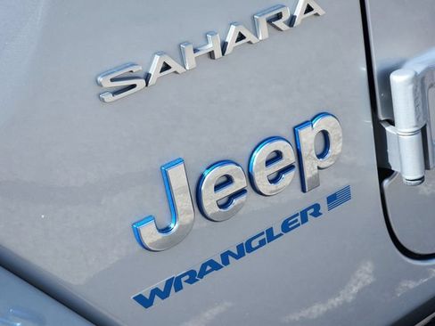 Used 2023 Jeep Wrangler Unlimited Sahara w/ Cold Weather Group AWD/4WD image 6