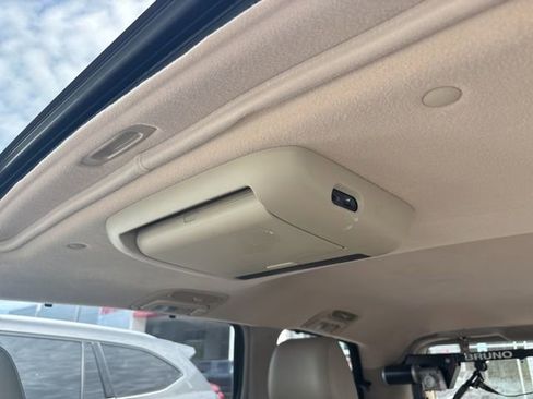 Used 2010 Toyota Sienna XLE Limited FWD image 14