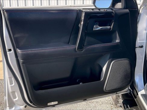 Used 2018 Toyota 4Runner TRD Off-Road image 27