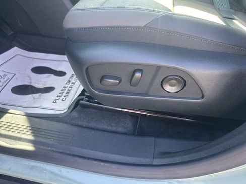 New 2026 Chevrolet Equinox LT w/ Convenience Package II FWD image 17