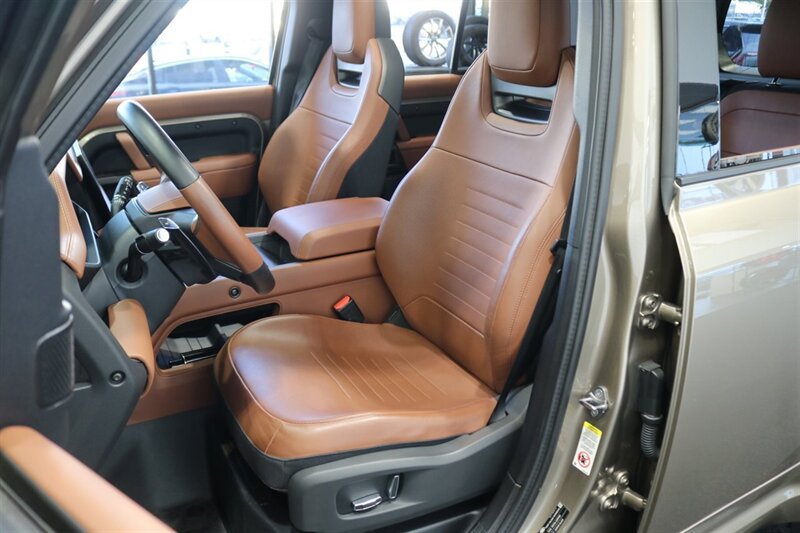 Used 2025 Land Rover Defender 110 AWD/4WD image 18