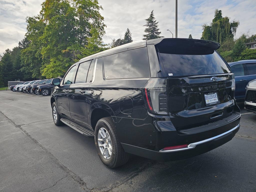 New 2026 Chevrolet Suburban LT w/ Comfort Package AWD/4WD image 5