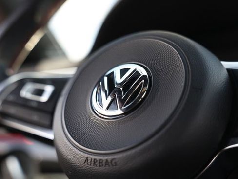 Used 2017 Volkswagen Jetta GLI image 30