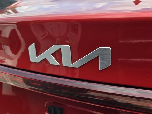 Used 2023 Kia Forte LXS FWD image 9