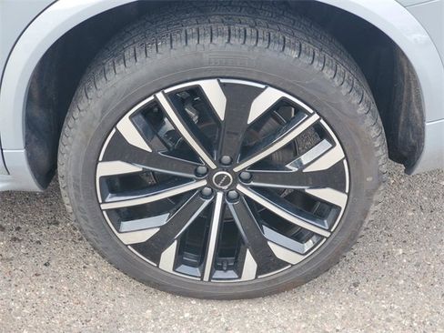 Certified 2025 Volvo XC90 B6 Plus image 7