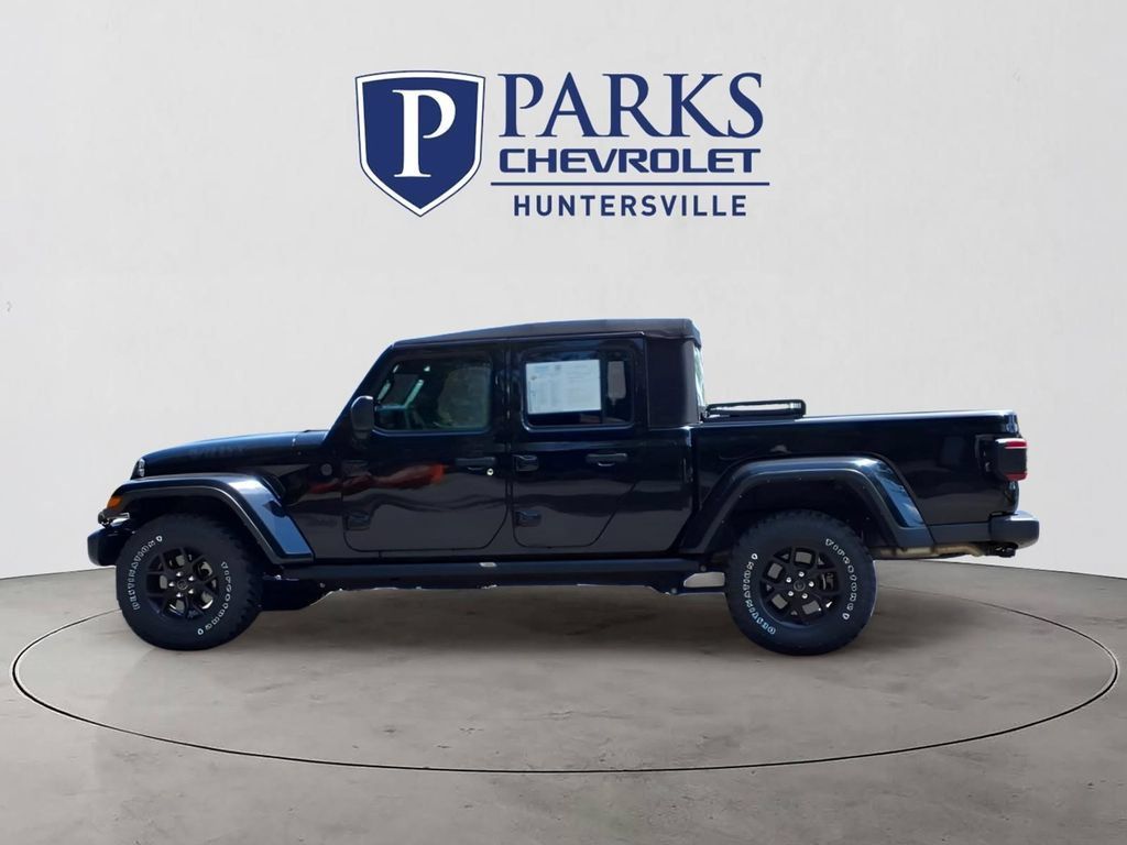 Used 2024 Jeep Gladiator Sport AWD/4WD image 29