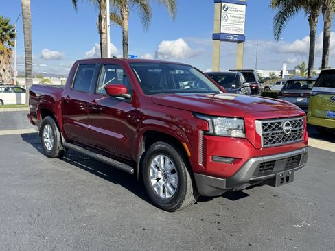 Used 2022 Nissan Frontier SV w/ Technology Package image 2