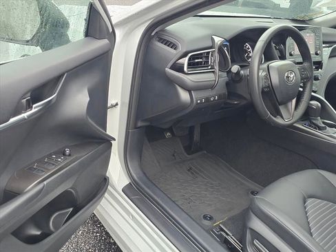 Used 2024 Toyota Camry SE image 4