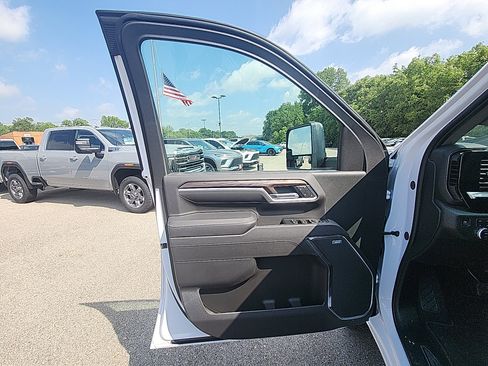 New 2025 GMC Sierra 2500 SLT w/ SLT Convenience Package image 14