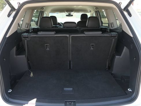 Used 2025 Volkswagen Atlas SE FWD image 21