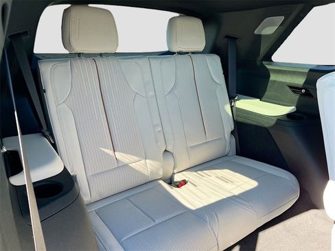 New 2026 Cadillac Vistiq Luxury image 27