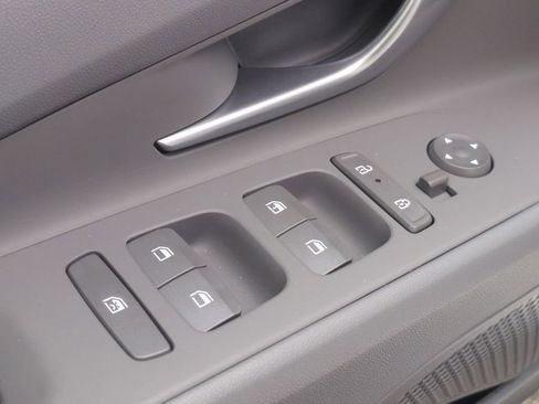 Certified 2025 Hyundai Elantra SE FWD image 11
